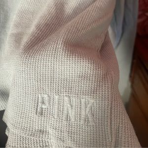 NWOT VSPINK GRAY CROPPED HOODIE